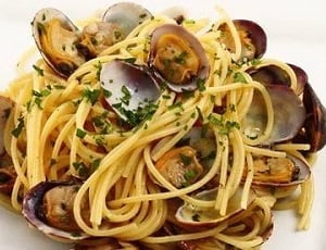 Spaghetti-alle-vongole-ricetta-napoletana